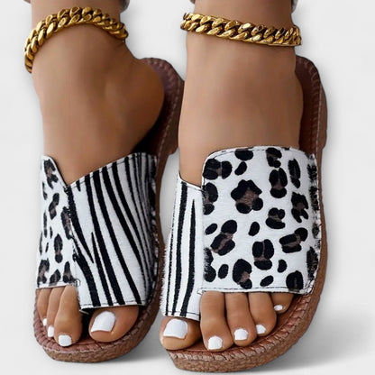 Stylish Two-Tone Slippers with Leopard Print
